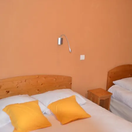 Au Fil De L'eau Hotel